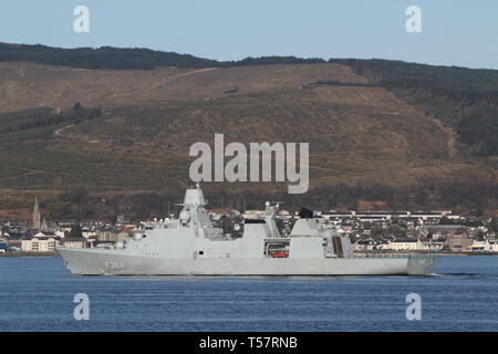 KDM Peter Willemoes (F 362), eine Iver Huitfeldt-Klasse Fregatte vom Royal Danish Navy betrieben, vorbei an Gourock während der Übung gemeinsame Krieger 19-1. Stockfoto