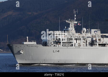 HMS Albion (L14), Albion-Klasse amphibisches Schiff der Royal Navy betrieben, vorbei an Gourock zu Beginn der Übung gemeinsame Krieger 19-1. Stockfoto