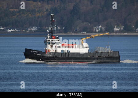 SD Omagh, ein Oban-Klasse Ausschreibung durch die Serco Marine Services betrieben, vorbei an Gourock während der Übung gemeinsame Krieger 19-1. Stockfoto