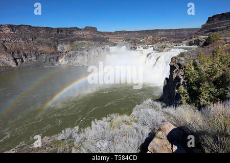 Frühling in Shoshone Falls auf dem Snake River Anzeige schöne Regenbögen. Stockfoto