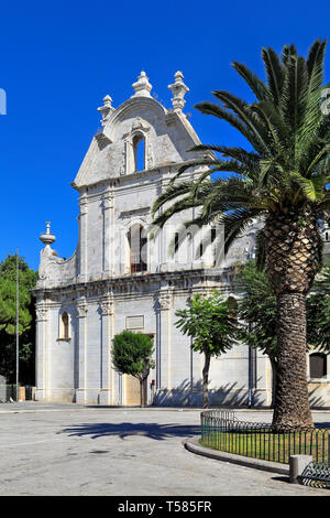 Trani Apulien/Italien - 2014/08/24: XVIII Jahrhundert Kirche St. Dominikus - Chiesa di San Domenico - An der Piazza Plebiscito Square in Trani Altstadt h Stockfoto