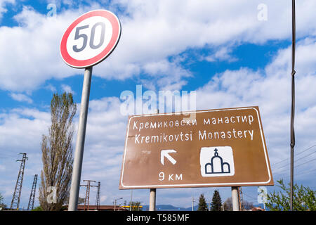 Kremikovtsi Kloster Sofia, Bulgarien, Road Sign Квартал Челопечене София, пътна табела Stockfoto