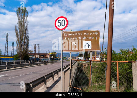 Kremikovtsi Kloster Sofia, Bulgarien, Road Sign Квартал Челопечене София, пътна табела Stockfoto