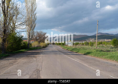 Kremikovtsi Bezirk Sofia, Bulgarien, Road Sign Квартал Кремиковци София, пътна табела Stockfoto