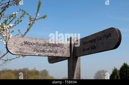 Die greenway Waldspaziergang Wegweiser, Meon Vale, Long Marston, Warwickshire, England, Großbritannien Stockfoto