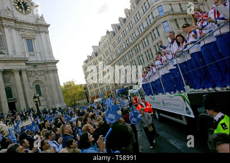 Die Olympischen und Paralympischen Helden Parade in London. 16/10/2008 Stockfoto