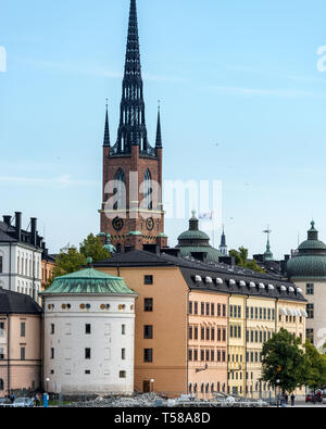 16. jahrhundert BIRGER JARLS TORN, Wehrturm, und der Turm und die Turmspitze der Kirche auf Riddarholm Riddarholmen (Insel der Ritter) Stockfoto