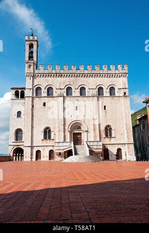 Palazzo dei Consoli und Piazza Grande in Gubbio, Umbrien, Italien Stockfoto