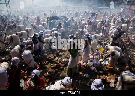 Jedes Jahr mehr als 4 Millionen Anhänger ein Ereignis namens Attukaal Ponkala im Guinness Buch der Rekorde aufgenommen wird teilnehmen Stockfoto