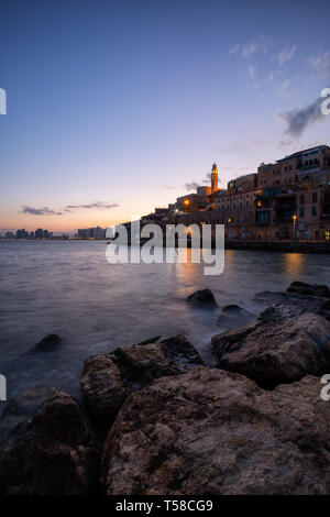 Blick in den Hafen von Jaffa während einer farbenfrohen Sonnenaufgang. In Tel Aviv-Jaffa, Israel genommen. Stockfoto