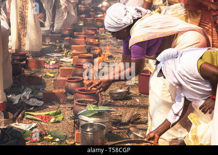 Jedes Jahr mehr als 4 Millionen Anhänger ein Ereignis namens Attukaal Ponkala im Guinness Buch der Rekorde aufgenommen wird teilnehmen Stockfoto