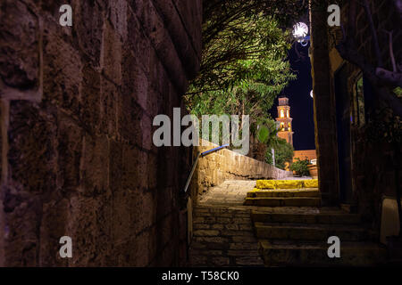 Nacht in der Gasse Möglichkeiten am historischen Alten Hafen von Jaffa. In Tel Aviv, Israel. Stockfoto