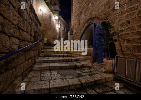 Nacht in der Gasse Möglichkeiten am historischen Alten Hafen von Jaffa. In Tel Aviv, Israel. Stockfoto