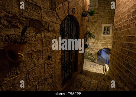 Nacht in der Gasse Möglichkeiten am historischen Alten Hafen von Jaffa. In Tel Aviv, Israel. Stockfoto
