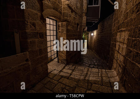 Nacht in der Gasse Möglichkeiten am historischen Alten Hafen von Jaffa. In Tel Aviv, Israel. Stockfoto