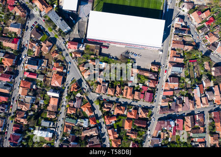 CLUJ Napoca, Rumänien - 19. APRIL 2019: Luftaufnahme des CFR Cluj Stadion, das renoviert und erweitert als 3-Sterne Hotel der UEFA zu qualifizieren Stockfoto