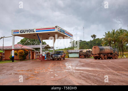 58 km Guyoil Tankstelle 58 km auf der Linden-Lethem Straße in Guyana Südamerika Stockfoto