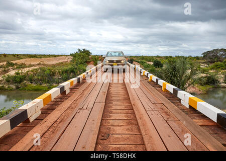 Auto über eine Pirara River Bridge in der Nähe von Lethem in Guyana Südamerika Stockfoto