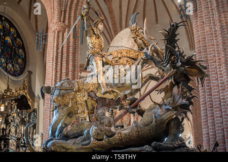 Bernt Notke ist spät mittelalterlichen Holzskulptur, die die Legende des Heiligen Georg und dem Drachen, in der Storkyrkan in Stockholm Stockfoto