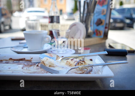 Banana Split up in einem Café in Schaerdign in Österreich gegessen Stockfoto