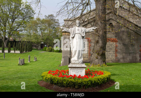 Die Statue von Jesus auf dem Grundstück der Kirche vom Heiligen Herzen Jesu in Arbour Hill. Stockfoto