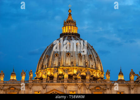 Rom, Italien, 17. Juni 2016. Blick auf den Petersdom in der Vatikanstadt Stockfoto