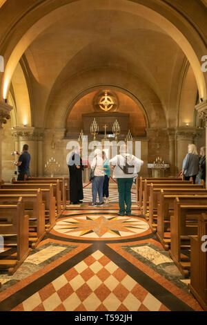 Innenraum der Krypta von St. Michael's Abbey, ein Benediktinerkloster in Farnborough, Hampshire, Großbritannien, ein Mausoleum für den Französischen kaiserlichen Familie Stockfoto