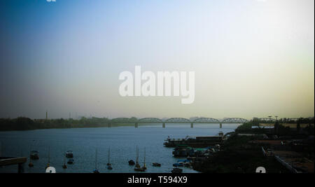 Antenne Panoramablick nach Khartum und Omdurman, Weißen Nil Brücke und Zusammenfluss des Blauen und Weißen Nils im Sudan Stockfoto