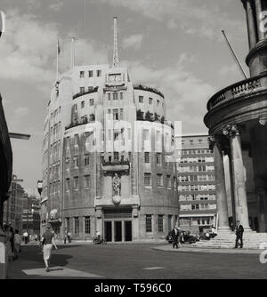 1960, historische, Broadcasting House, die Londoner Zentrale der BBC, in einem Art déco-Stil, architectureal Marylebone, London, England gebaut. Zweck des Gebäudes wenn errichtet wurde, Rundfunk und das erste Radio Programm ging am 15. März 1932. Stockfoto