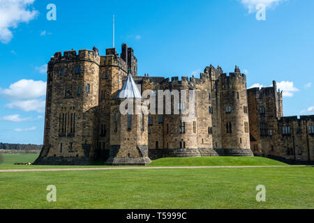 Die wichtigsten von der äußeren Bailey in Alnwick Castle in Northumberland, England, UK Halten Stockfoto