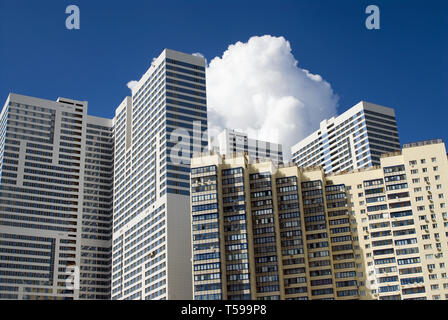 Hohe Wohn- Gebäude Stockfoto