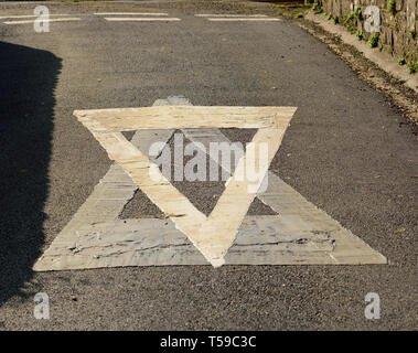 Eine verwirrende Geben - weg anmelden. Stockfoto