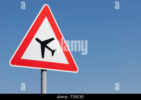 Deutsche Schild: tief fliegende Luftfahrzeuge Stockfoto