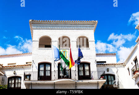 Stadt Rathaus in Nerja, einem attraktiven Ferienort an der Costa del Sol (in der Nähe des Balcon de Europa), Provinz Malaga, Andalusien, Spanien Stockfoto