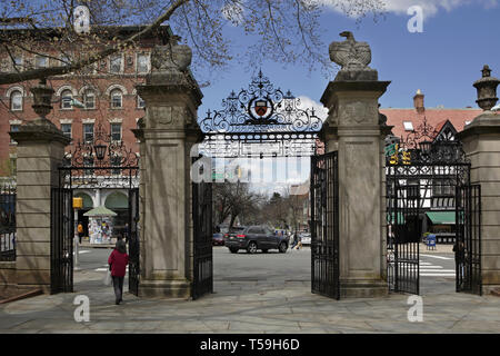 Princeton University Campus. Nassau Hall und FitzRandolph Gates Eintrag auf Nassau Street, Princeton, NJ, USA. Stockfoto