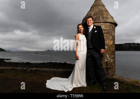 Foto: © Jamie Callister. Die Hochzeit von Felix und Maria Hughes. Tysilio Kirche und das Chateau Rhianfa, Menai Straits, Anglesey, Nordwales, Stockfoto