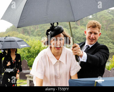 Foto: © Jamie Callister. Die Hochzeit von Felix und Maria Hughes. Tysilio Kirche und das Chateau Rhianfa, Menai Straits, Anglesey, Nordwales, Stockfoto