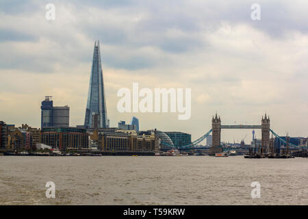 London, Großbritannien. April 12, 2019. Die Tower Bridge. Der Shard Stockfoto