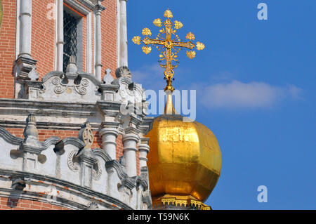 Schöne Kirche von der Fürsprache der Jungfrau in Fili, Moskau, Russland. Zu Beginn der 1690er Jahre - die klassische Denkmal der Naryshkin Baro gebaut Stockfoto