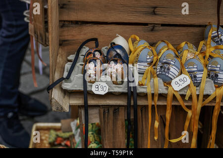 Wien, Österreich Ostermarkt Altwiener Ostermarkt Freyung. Wien, Osterreich 2019 Street Market, wo Österreichische Anbieter dekorative Ostereier verkaufen. Stockfoto