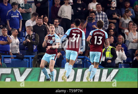 Burnley ist Ashley Barnes feiert zweiten Ziel seiner Seite des Spiels zählen während der Premier League Match an der Stamford Bridge, London. Stockfoto