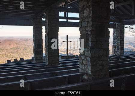 Die Fred W. Symmes Kapelle, alias "schöner Ort", außerhalb von Greenville, South Carolina ist Teil des YMCA Camp Greenville Campus für die Öffentlichkeit zugänglich. Stockfoto