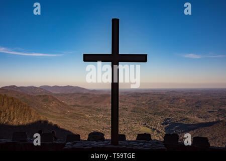 Die Fred W. Symmes Kapelle, alias "schöner Ort", außerhalb von Greenville, South Carolina ist Teil des YMCA Camp Greenville Campus für die Öffentlichkeit zugänglich. Stockfoto