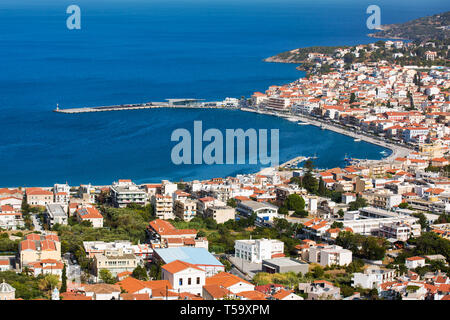 Schöne Vathy Stadt auf der Insel Samos in Griechenland. Vathy ist Hauptstadt von Samos Stockfoto