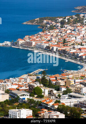 Schöne Vathy Stadt auf der Insel Samos in Griechenland. Vathy ist Hauptstadt von Samos Stockfoto