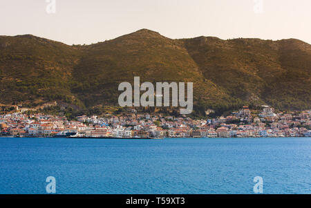 Schöne Vathy Stadt auf der Insel Samos in Griechenland. Vathy ist Hauptstadt von Samos Stockfoto