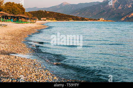 Ein Blick auf die schönen Mykali Strand auf der Insel Samos in Griechenland Stockfoto