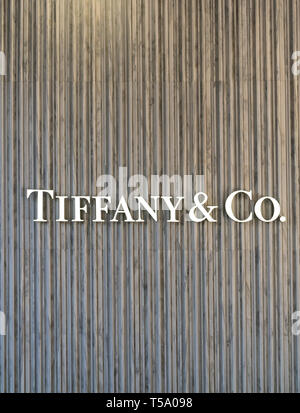 SANTA MONICA, CA/USA - April 18, 2019: Tiffany & Company Store Exterieur. Tiffany's ist eine US-amerikanische multinationale Luxus Schmuck und Fachhändler. Stockfoto