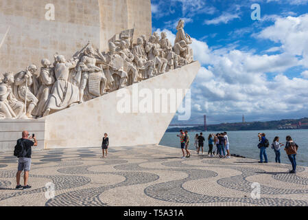 Padrao dos Descobrimentos - Denkmal der Entdeckungen auf dem nördlichen Ufer der Mündung des Flusses Tejo in Lissabon, Portugal Stockfoto