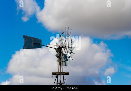 Alte Windmühle in der Argentinischen Landschaft Stockfoto